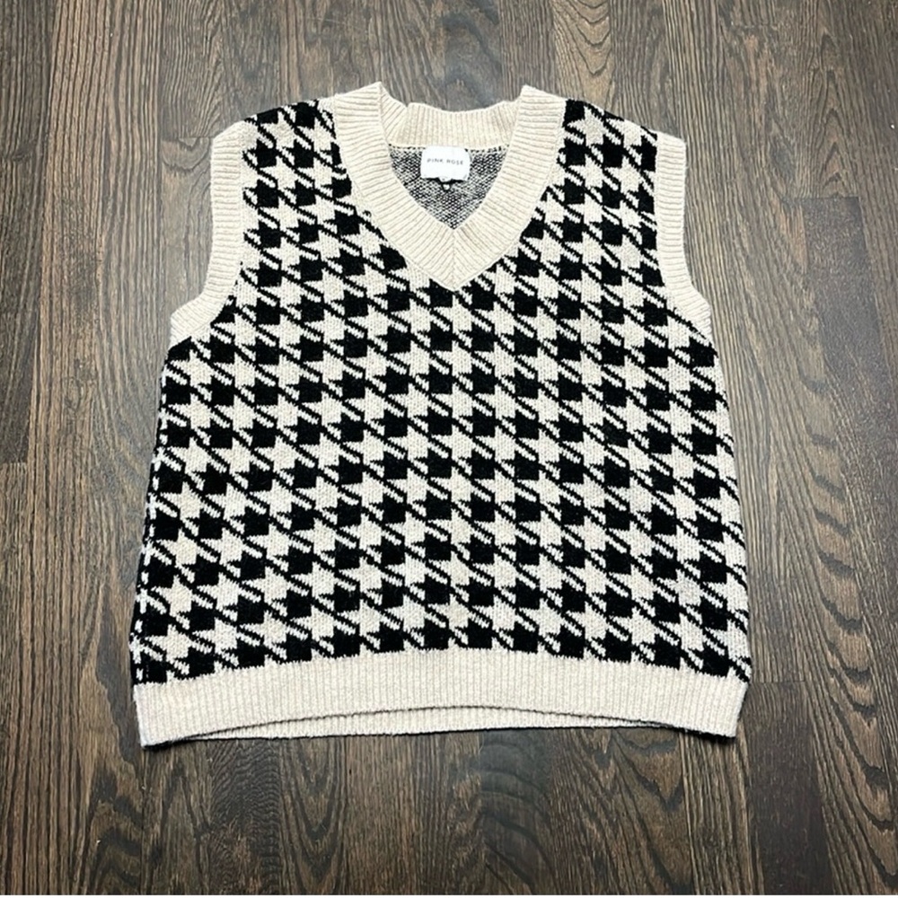 Sweater Vest Pink Rose 
Women’s Large